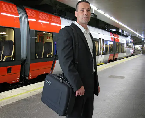 箱包规格 330 和 340 的肩带作为配件