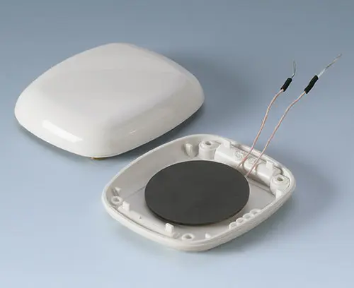 下盒内带接收器线圈的电池（示例）