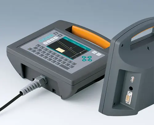 电连接口位于保护区域