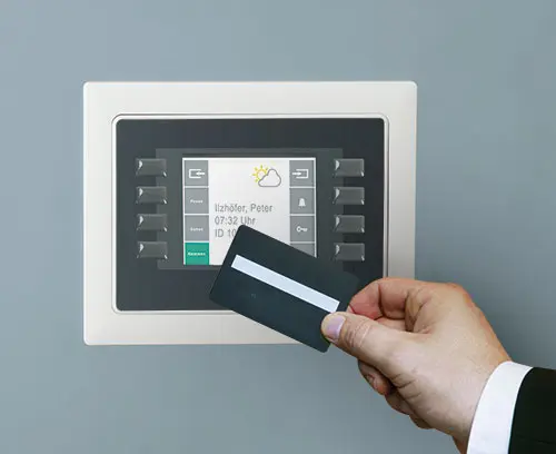 INTERFACE-TERMINAL "嵌入机盒"