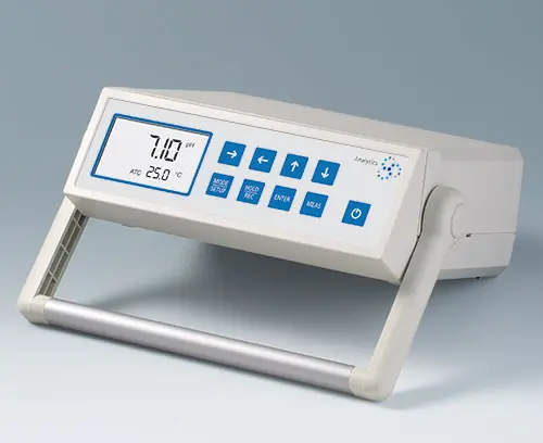 带操作面和手柄的 Motec 大接口面机盒