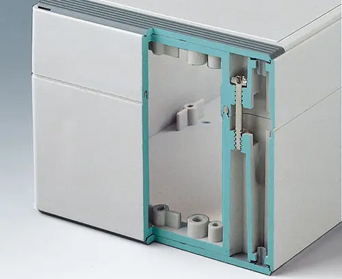 带突条的壳体半部作为下部