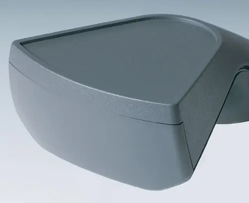 正面具备安装传感器等的大面积界面终端